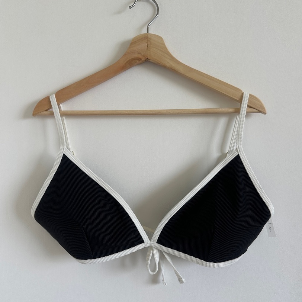 NWT Abercrombie and Fitch black and white ribbed bikini top size XL